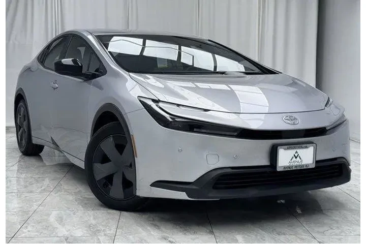 $25900 : Toyota Prius 2024 LE 4dr Hat image 1