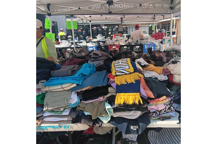 $3 : Venta de Garaje Multifamiliar image 2