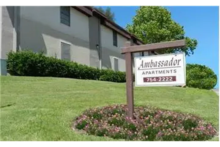 $795 : Rental property with 1 bedro image 1