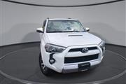 $31300 : PRE-OWNED 2018 TOYOTA 4RUNNER thumbnail