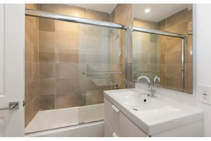 $2365 : 3-BEDROOM HOUSE AVAILABLE NOW! image 7