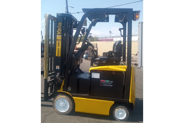 $8450 : 3,000 LBS ELECTRIC FORKLIFT image 1