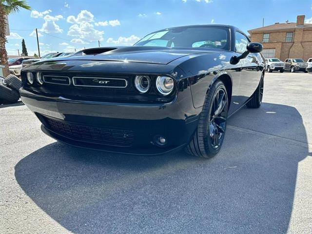 $28995 : Pre-Owned 2022 Challenger GT image 1