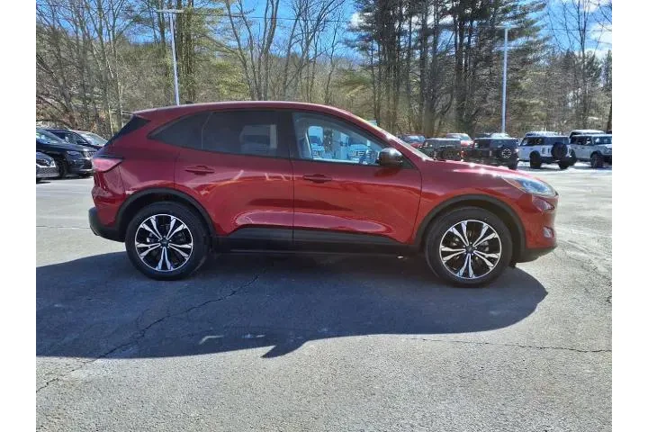 $25995 : Ford Escape 2022 AWD SE 4dr image 2