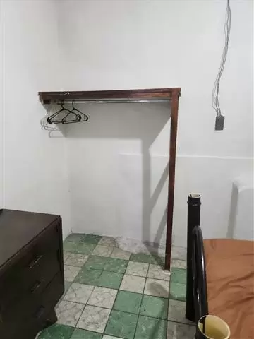 $3 : Cuarto de renta image 3