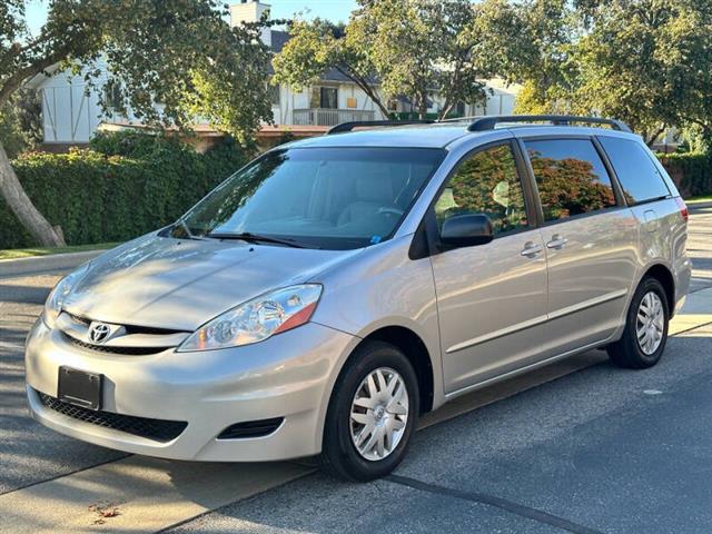 $6952 : 2007 Sienna LE 8-Passenger image 6