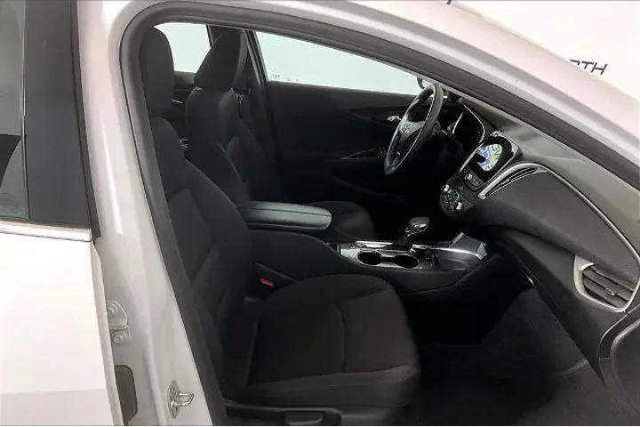 $18725 : Chevrolet Malibu 2024 LT 4dr image 6