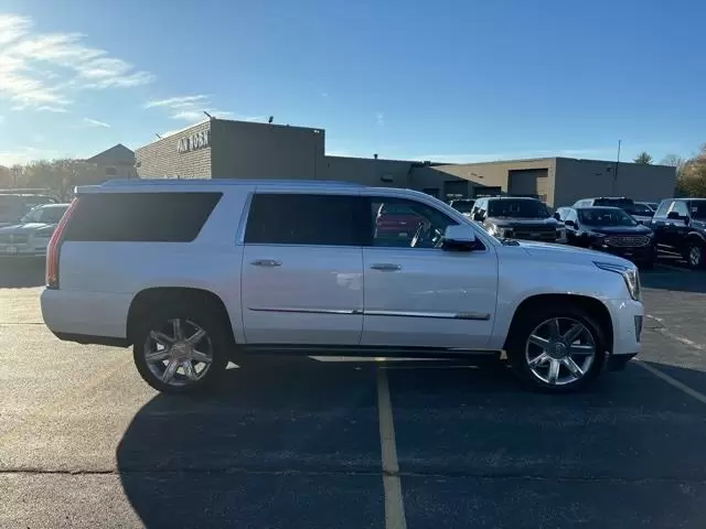 $23995 : Pre-Owned 2017 Escalade ESV P image 10