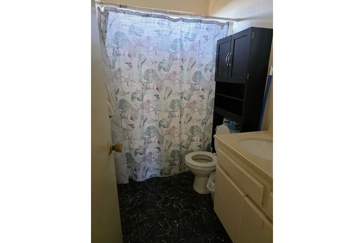 $1100 : Se cuarto con baño image 5