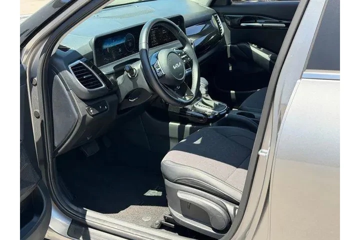 $22780 : Kia Seltos 2024 S 4dr SUV image 10
