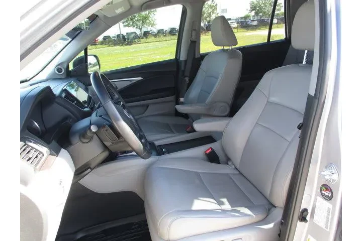 $28495 : Honda Pilot 2022 SE 4dr SUV image 10