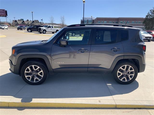 $29860 : 2016 Renegade Latitude 4x4 SU image 3