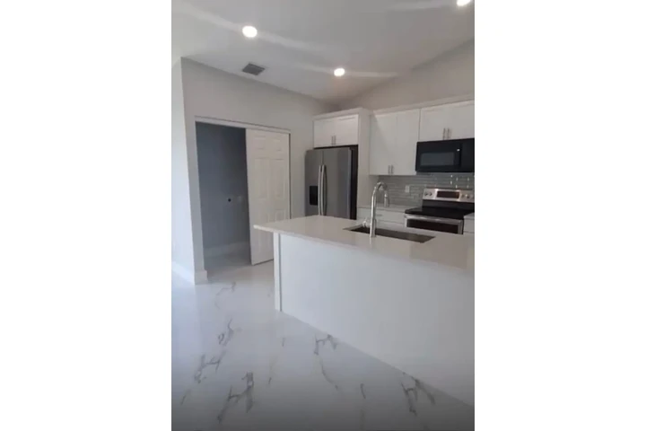 $2500 : SE RENTA APARTAMENTO image 3