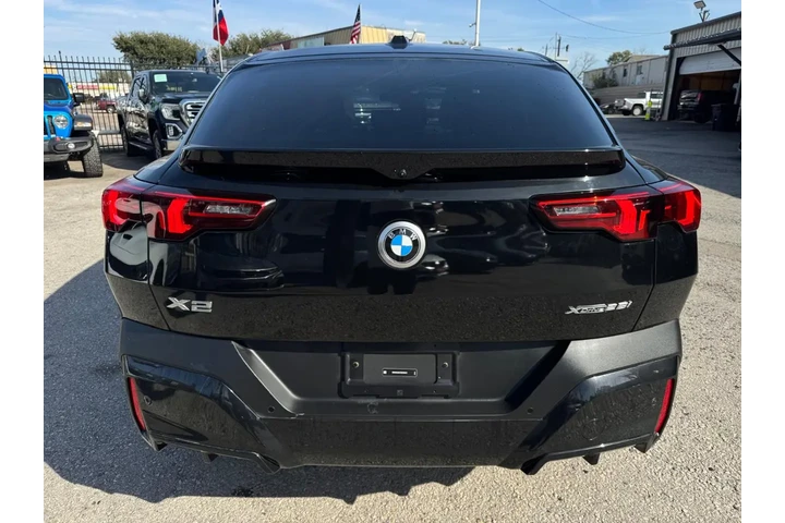 2025 BMW X2 xDrive28i image 5
