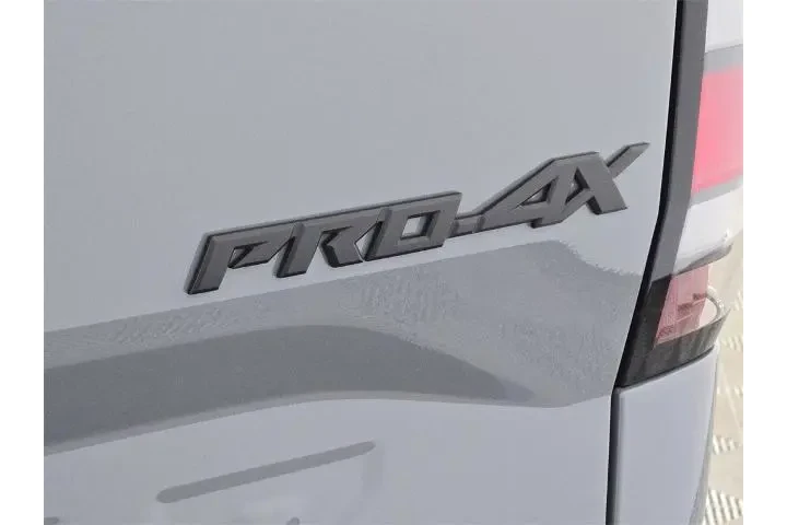 $35988 : Nissan Frontier 2024 4x4 PRO image 10