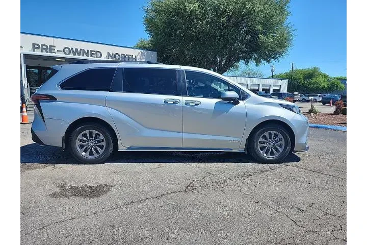 $28997 : Toyota Sienna 2021 XLE 7-Pas image 2