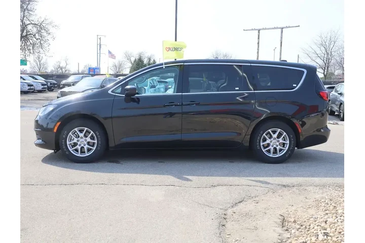 $20277 : Chrysler Voyager 2023 LX 4dr image 6