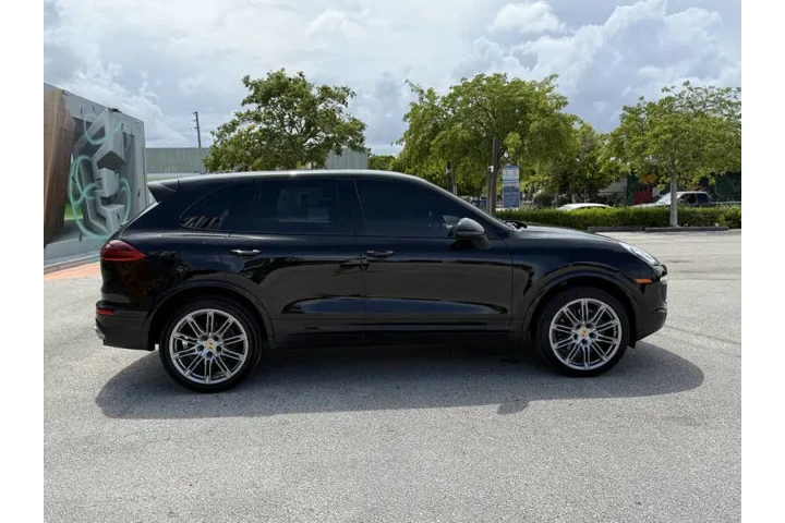 $18997 : 2018 Cayenne Platinum Edition image 7
