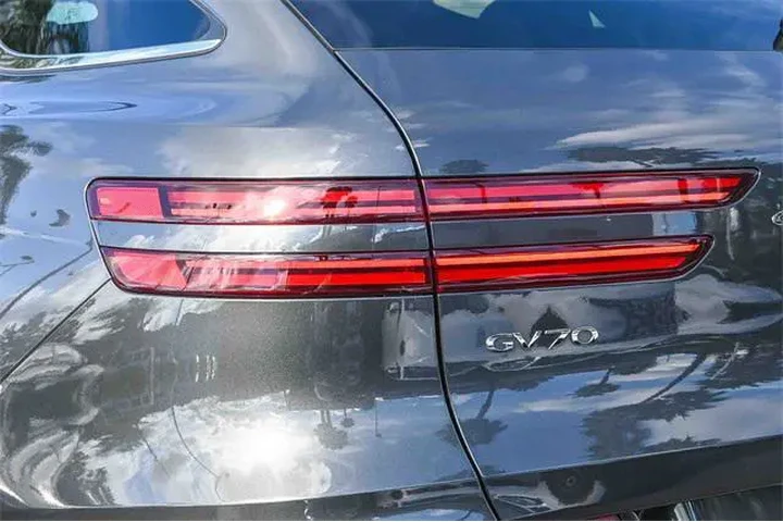 $35500 : Genesis Electrified GV70 202 image 7