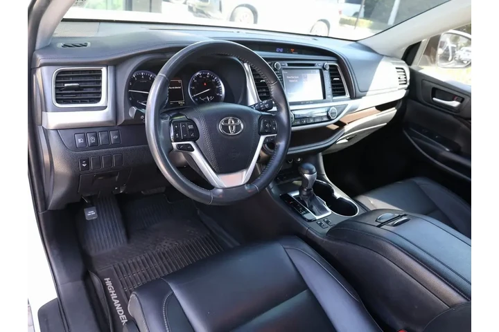 $26995 : 2019 Toyota Highlander XLE image 2
