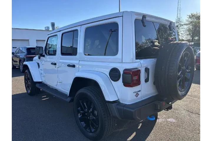 $32890 : Jeep Wrangler 2023 4x4 Sahar image 4