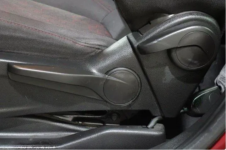 $13998 : Chevrolet Sonic 2020 LT 4dr image 4