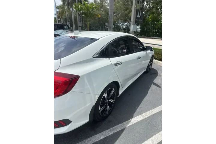 $17990 : Honda Civic 2017 Touring 4dr image 7