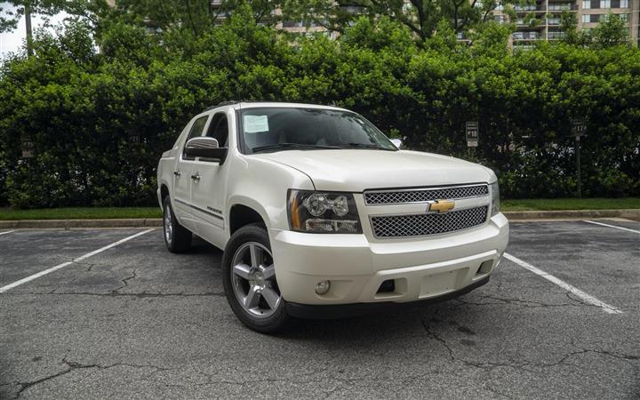 $24000 : 2012 CHEVROLET AVALANCHE image 2