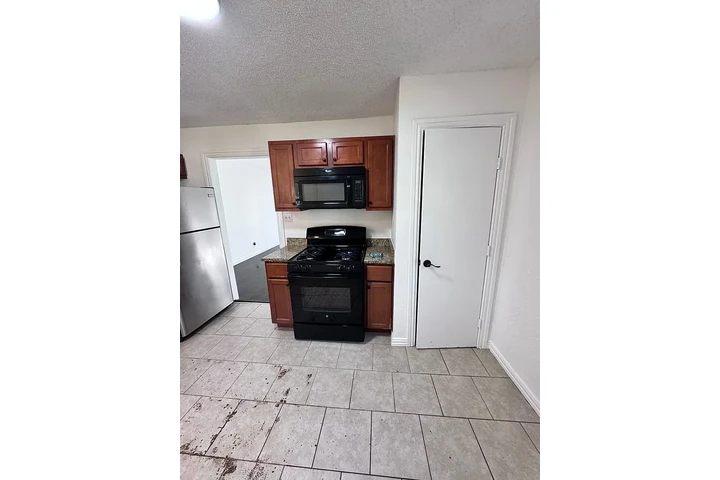 $900 : Esta casa renovada ya está image 7