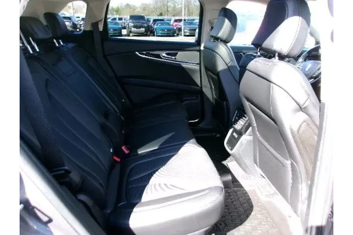 $37882 : Lincoln Nautilus 2023 AWD Re image 5