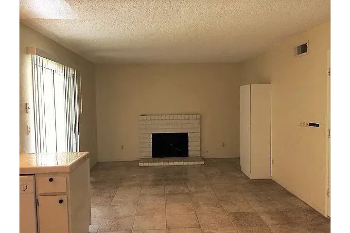 $1250 : La Sierra Acres Rental image 2