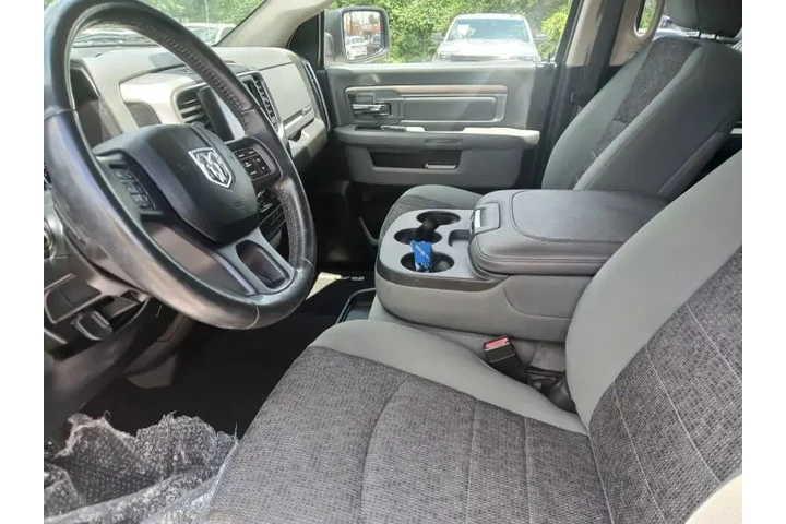 $23900 : 2019 RAM 1500 Classic Big Horn image 3