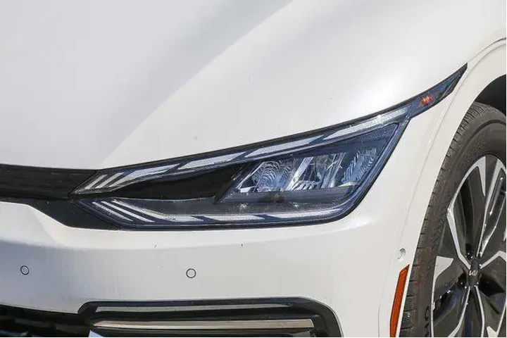 $27991 : Kia EV6 2024 GT-Line 4dr Cro image 8