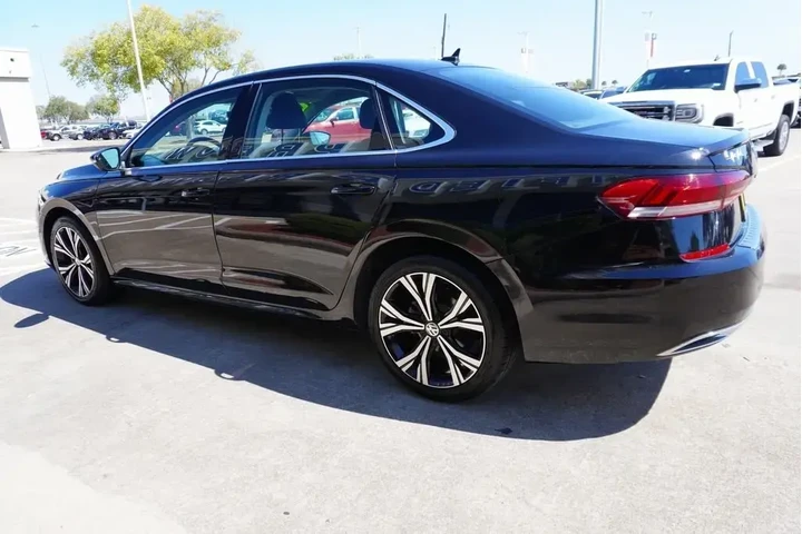 $18988 : Volkswagen Passat 2022 SE 4d image 4
