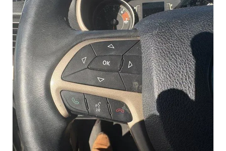 Jeep Cherokee 2016 4x4 Latit image 8