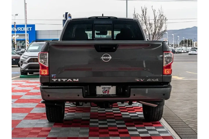 $38988 : Nissan Titan 2024 4x4 SV 4dr image 5