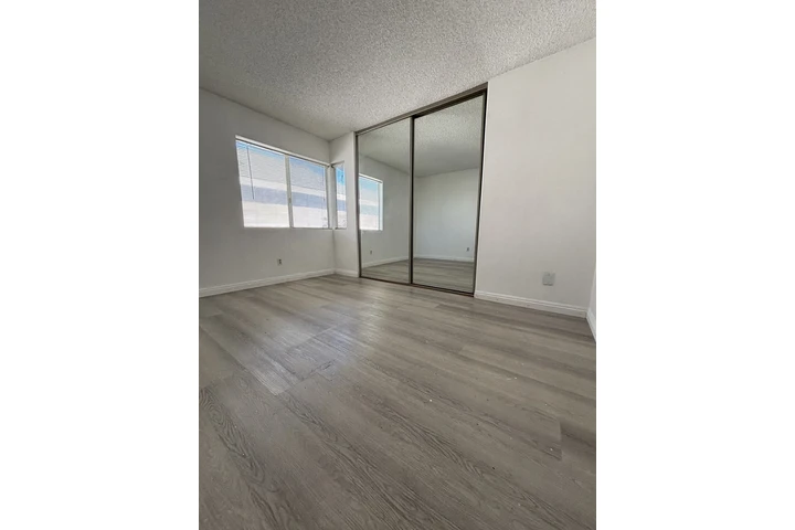 $849 : RENTO CUARTO EN DOWNEY image 1