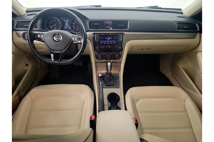 $13599 : Volkswagen Passat 2018 2.0T image 1