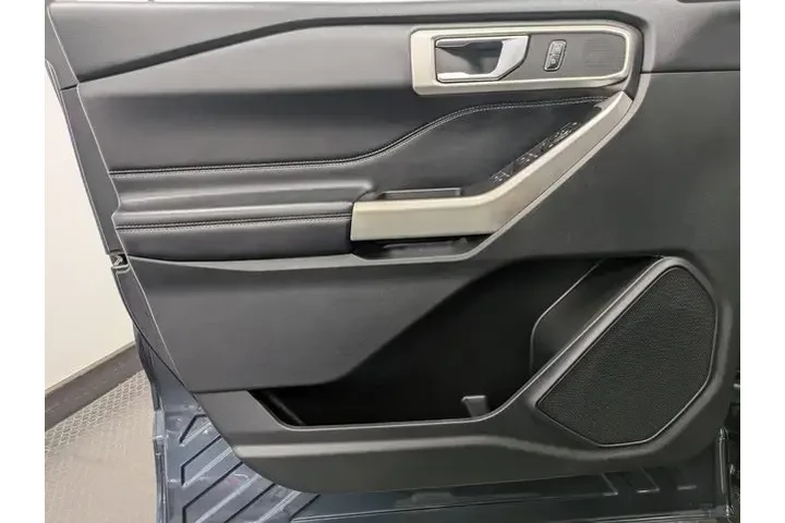 $26984 : Ford Explorer 2022 AWD XLT 4 image 8