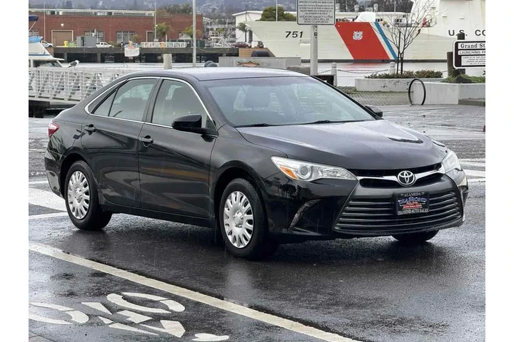 $15988 : 2016 Camry LE image 4