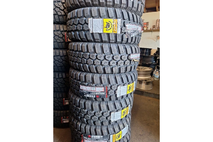 SOLICITO LLANTERO BILINGUE image 1