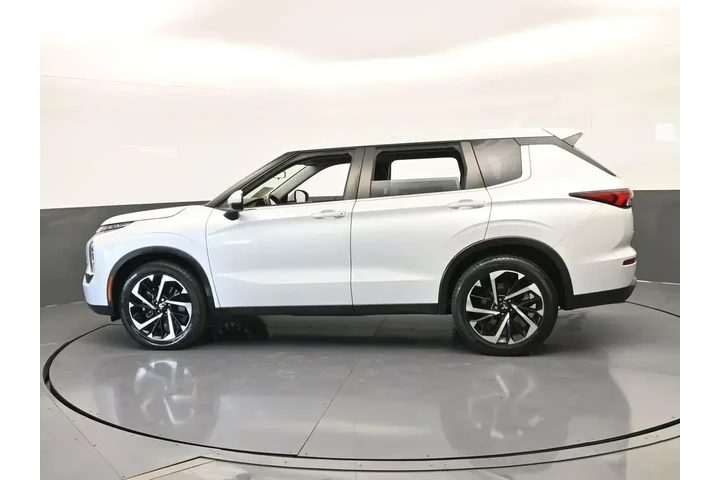 $15991 : Mitsubishi Outlander 2022 ES image 3