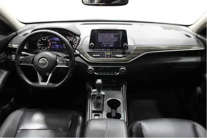 $18974 : Nissan Altima 2019 2.0 Plati image 2