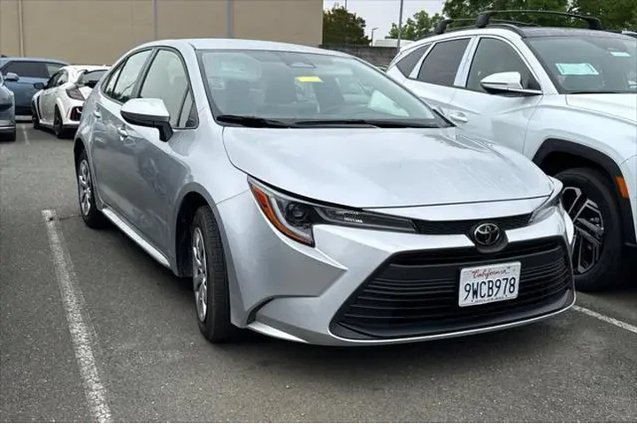 $23990 : Toyota Corolla 2026 LE 4dr S image 2