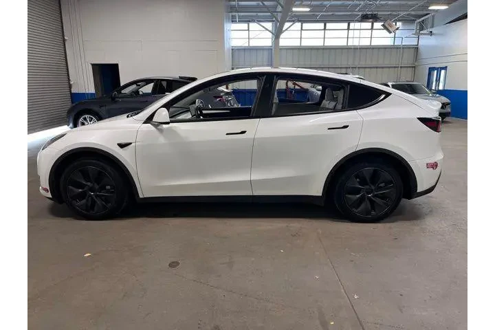 $35784 : Tesla Model Y 2024 AWD Long image 6