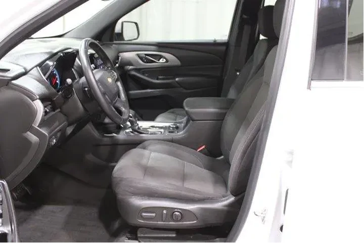 $25982 : Chevrolet Traverse 2022 LT C image 3