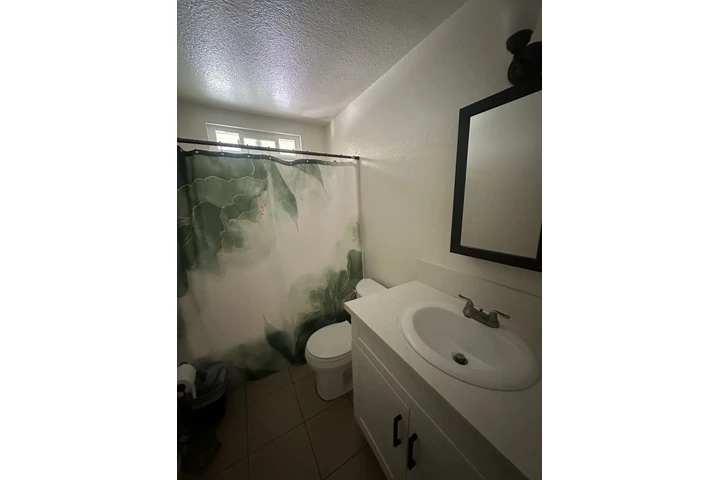 $800 : Se renta cuarto HESPERIA, CA image 4