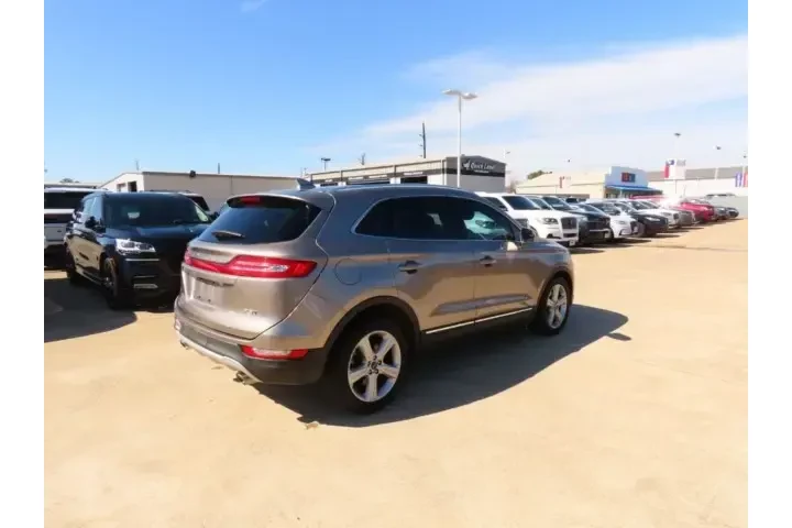 $17911 : Lincoln MKC 2018 Premiere 4d image 10