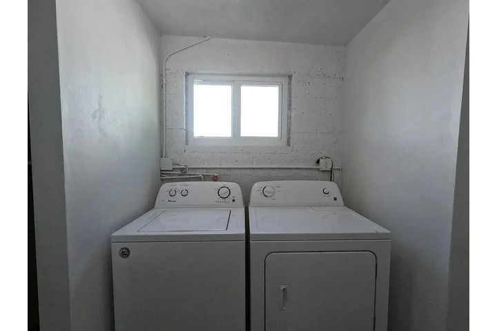 $800 : charming HOME ..Hialeah, FL image 7