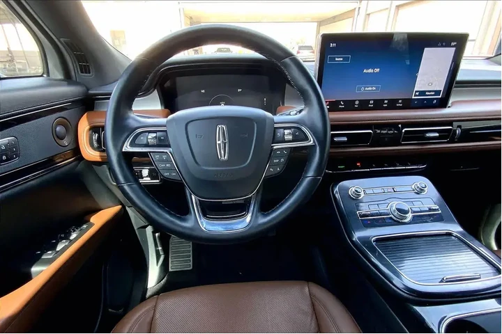 $33990 : Lincoln Nautilus 2021 AWD Re image 6